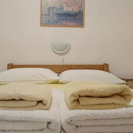 Nenada Apartman