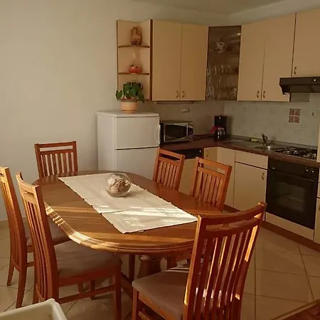 Nenada Apartman
